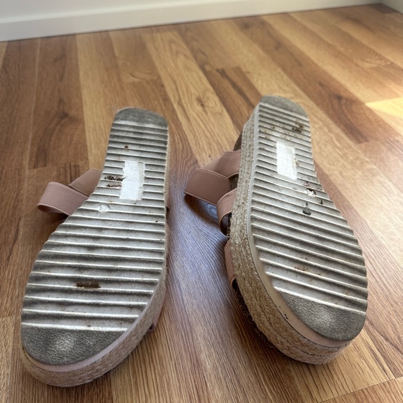 Boutique Platform Sandals - Picture 4 of 4